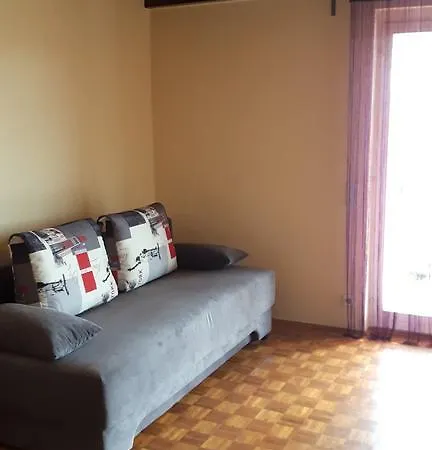 Apartament Davor *