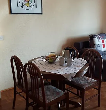 Apartament Davor *